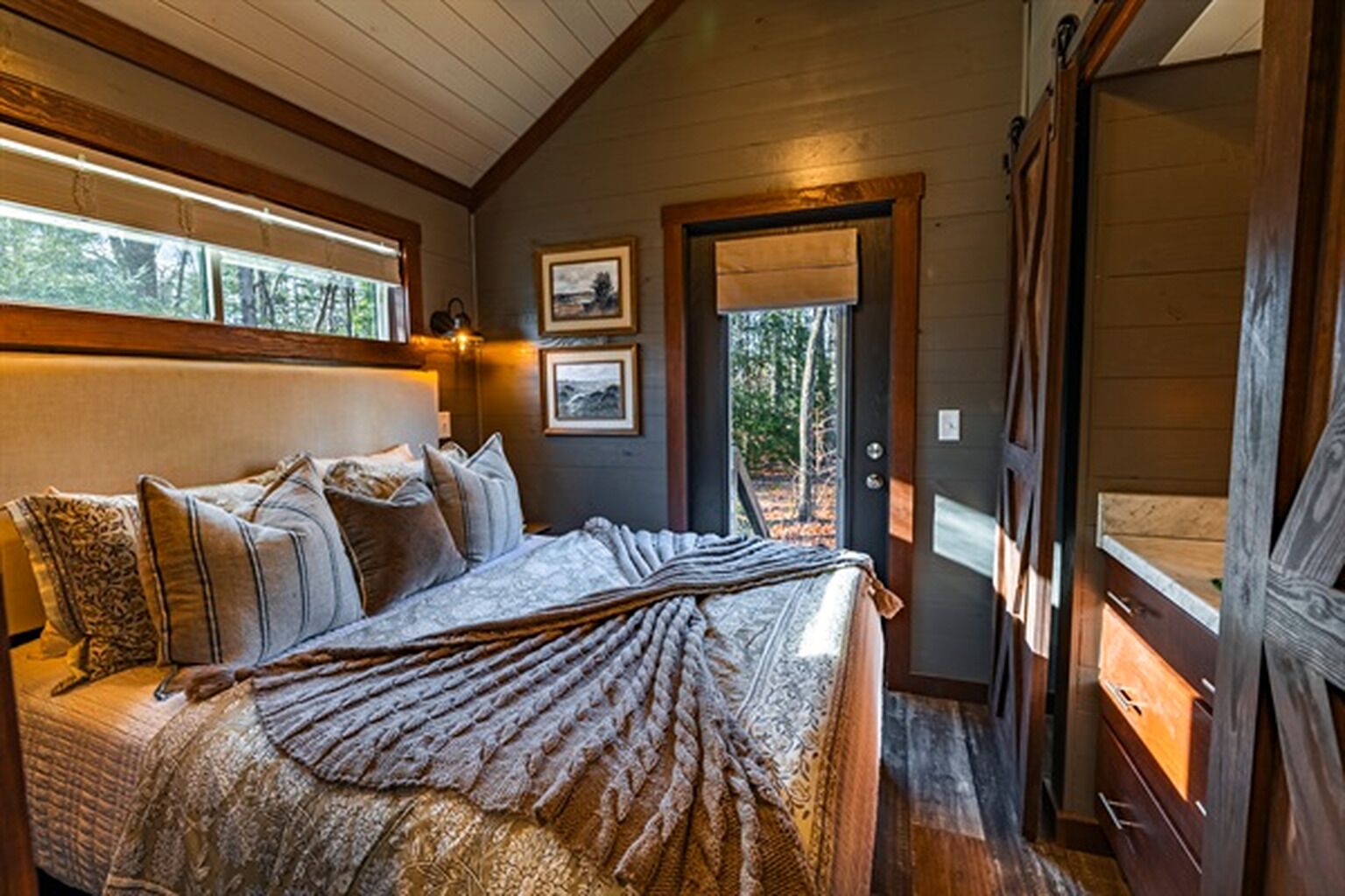 1 dormitorio, tabla de planchar con plancha, wifi y ropa de cama
