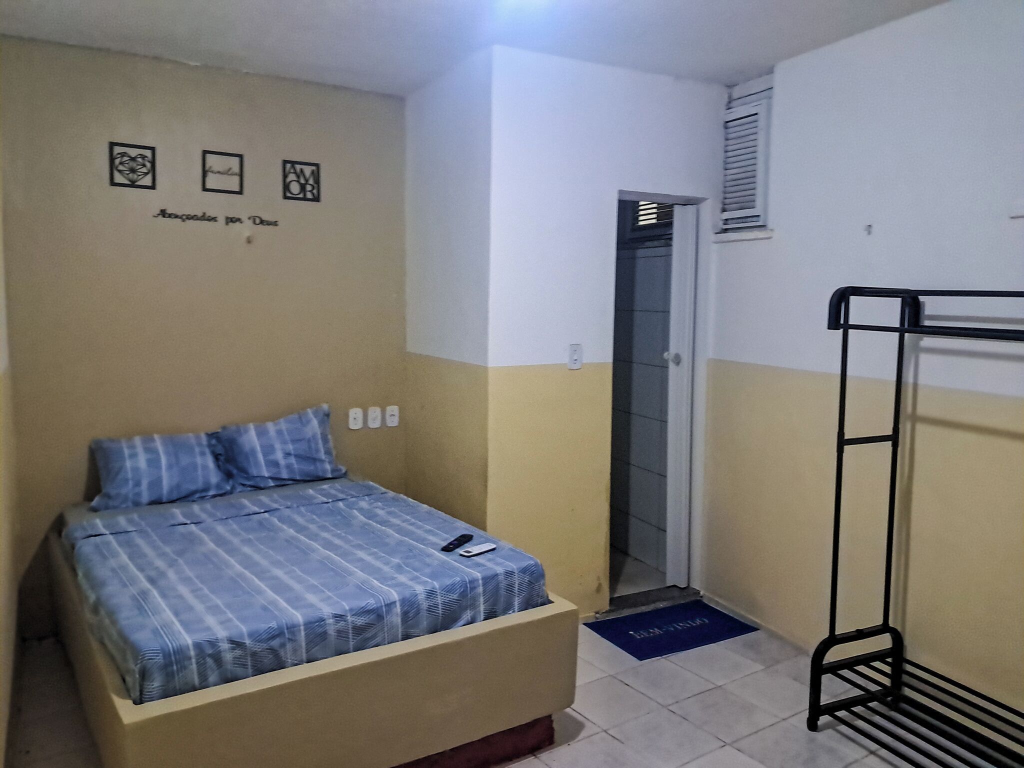 Habitació doble econòmica | Espai de treball apte per a portàtils i cortines opaques 