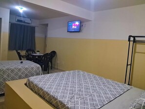 Triple Room | Laptop workspace, blackout drapes, iron/ironing board, free WiFi - POUSADA SOLAR DOS LUSITANOS (São Luís)