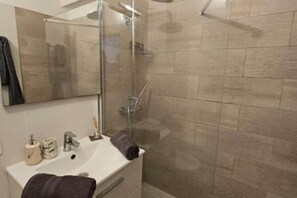 Shower - Diamond Los Cristianos Apartment (Los Cristianos, Arona, Tenerife)