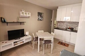 Interior - Diamond Los Cristianos Apartment (Los Cristianos, Arona, Tenerife)