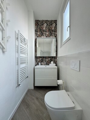 Doccia, asciugacapelli, bidet, asciugamani