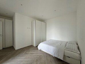 1 camera, Wi-Fi, lenzuola