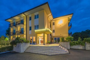 Front of property - Hotiday Peschiera Frassino (Broglie)