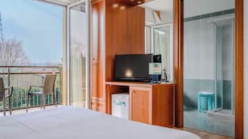 Superior tweepersoonskamer | Een kluis op de kamer, een bureau, gratis wifi, beddengoed