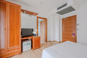 Quarto casal superior | Cofres nos quartos, escrivaninha, Wi-Fi de cortesia, roupa de cama