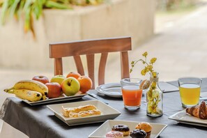 Free daily buffet breakfast  - Hotiday Peschiera Frassino (Broglie)