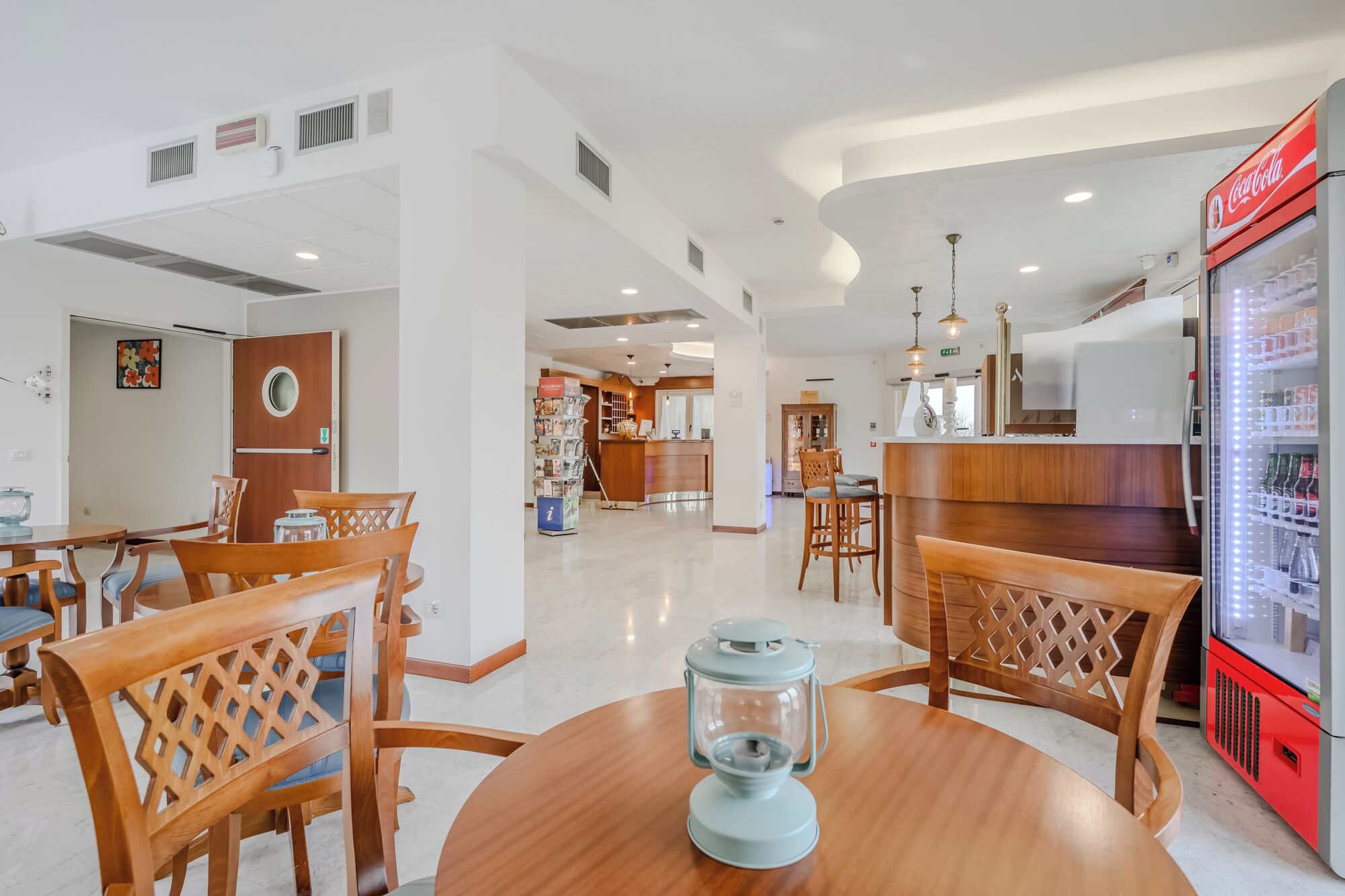 Bar (trong khuôn viên)