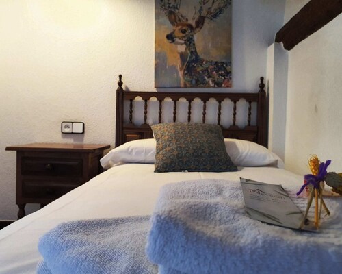 2 bedroom apartment with mountain views and fireplace