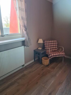 Single Room, Courtyard View | Interior - Gute Vingår Vandrarhem (Hablingbo)