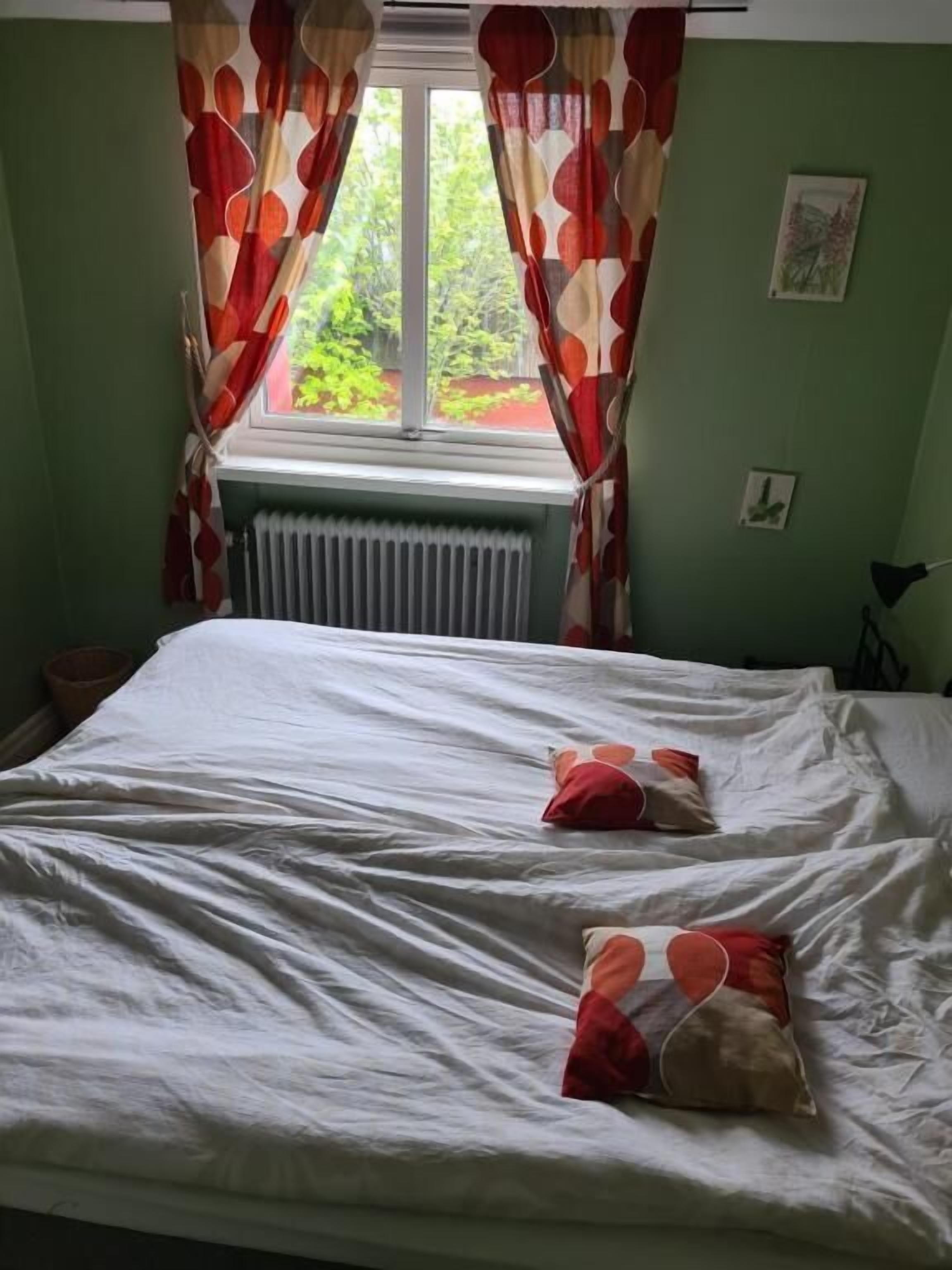 Habitación Deluxe doble, vistas al patio | Cortinas opacas, tabla de planchar con plancha, wifi gratis