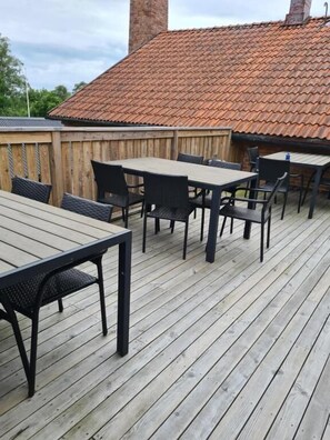 Outdoor dining - Gute Vingår Vandrarhem (Hablingbo)