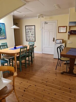 基本三人房, 城市景 | 用餐區