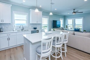 Interior - East Side of Large 6 BR 5 BA Beach Front Duplex W/ Fantastic Views (Gulf Shores)