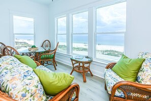 Interior - East Side of Large 6 BR 5 BA Beach Front Duplex W/ Fantastic Views (Gulf Shores)