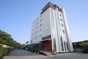Front of property - Hotel Amber Palace (Gurugram)
