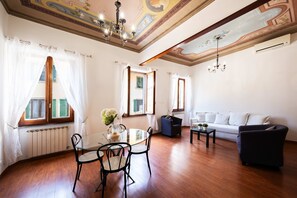 Apartment | 2 bedrooms, Internet - Astonishing 2BR in Centric in Florencia (Florence)