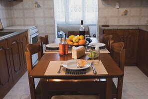 Casa | 2 quartos, escrivaninha, quartos à prova de som