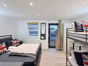 1 bedroom, iron/ironing board, free WiFi, bed sheets - Entire Flat in Greater London, United Kingdom (London)