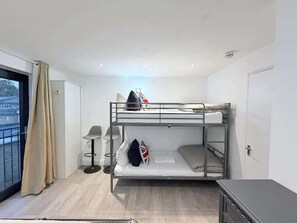 1 bedroom, iron/ironing board, free WiFi, bed sheets - Entire Flat in Greater London, United Kingdom (London)
