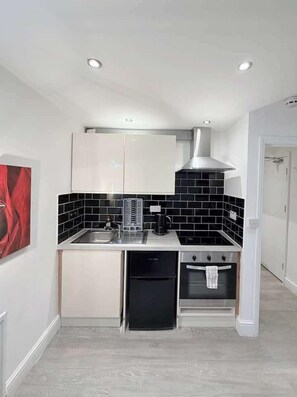 Private kitchen - Entire Flat in Greater London, United Kingdom (London)