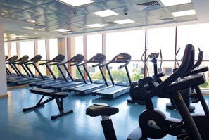 Fitness facility - Silk Valley - Luxury Studio with pool views and steps away from Park (Dubai)