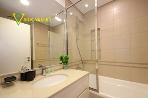 Amenidades de baño gratuitas, secadora de cabello, bidet, toallas 