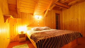 Tabla de planchar con plancha, wifi gratis y ropa de cama 