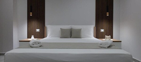 Deluxe Double Room, Balcony | Soundproofing, free WiFi - HOTEL MOVIDA (Casoria)