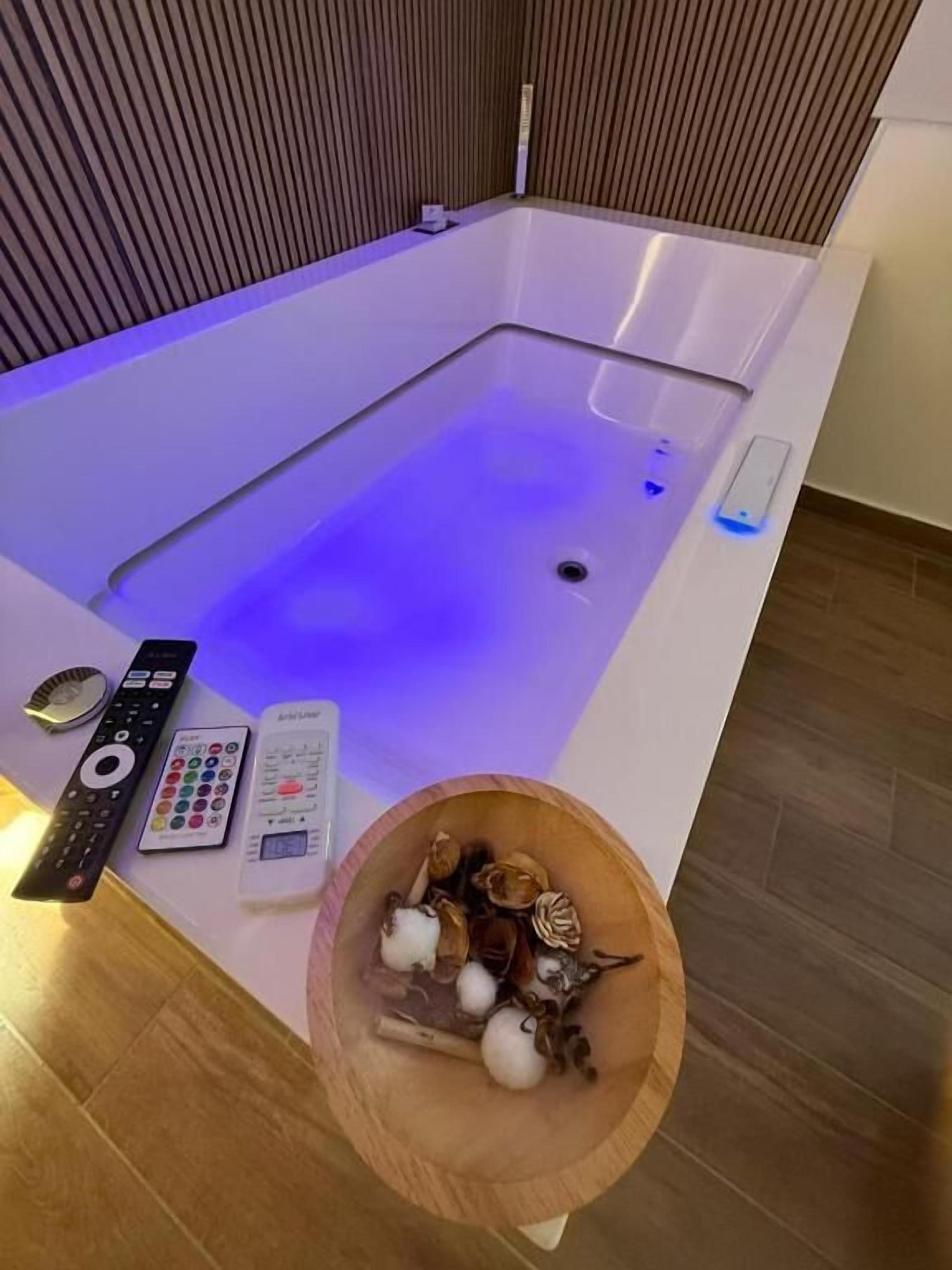 Superior Suite | Bathroom