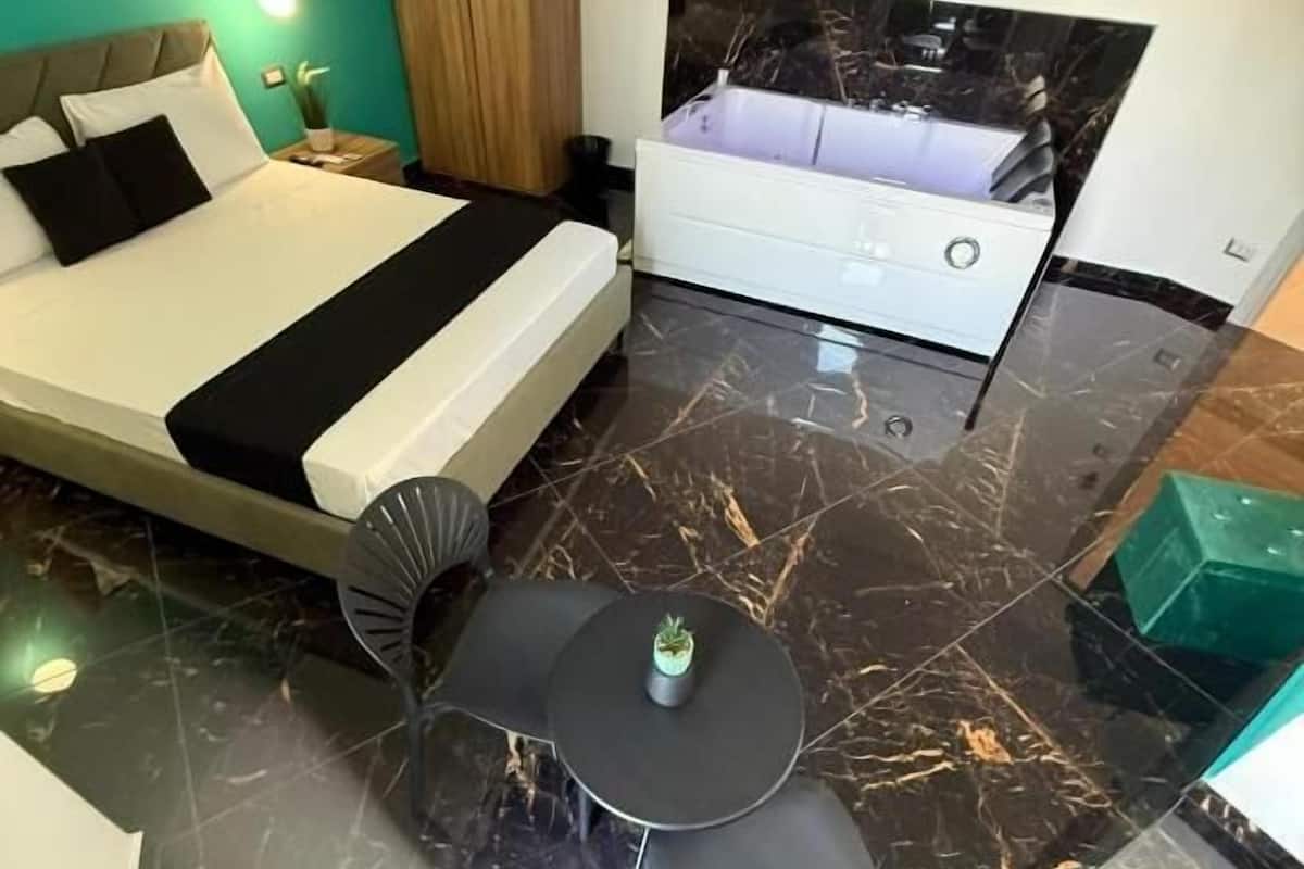 Deluxe Suite, Balcony | Soundproofing, free WiFi