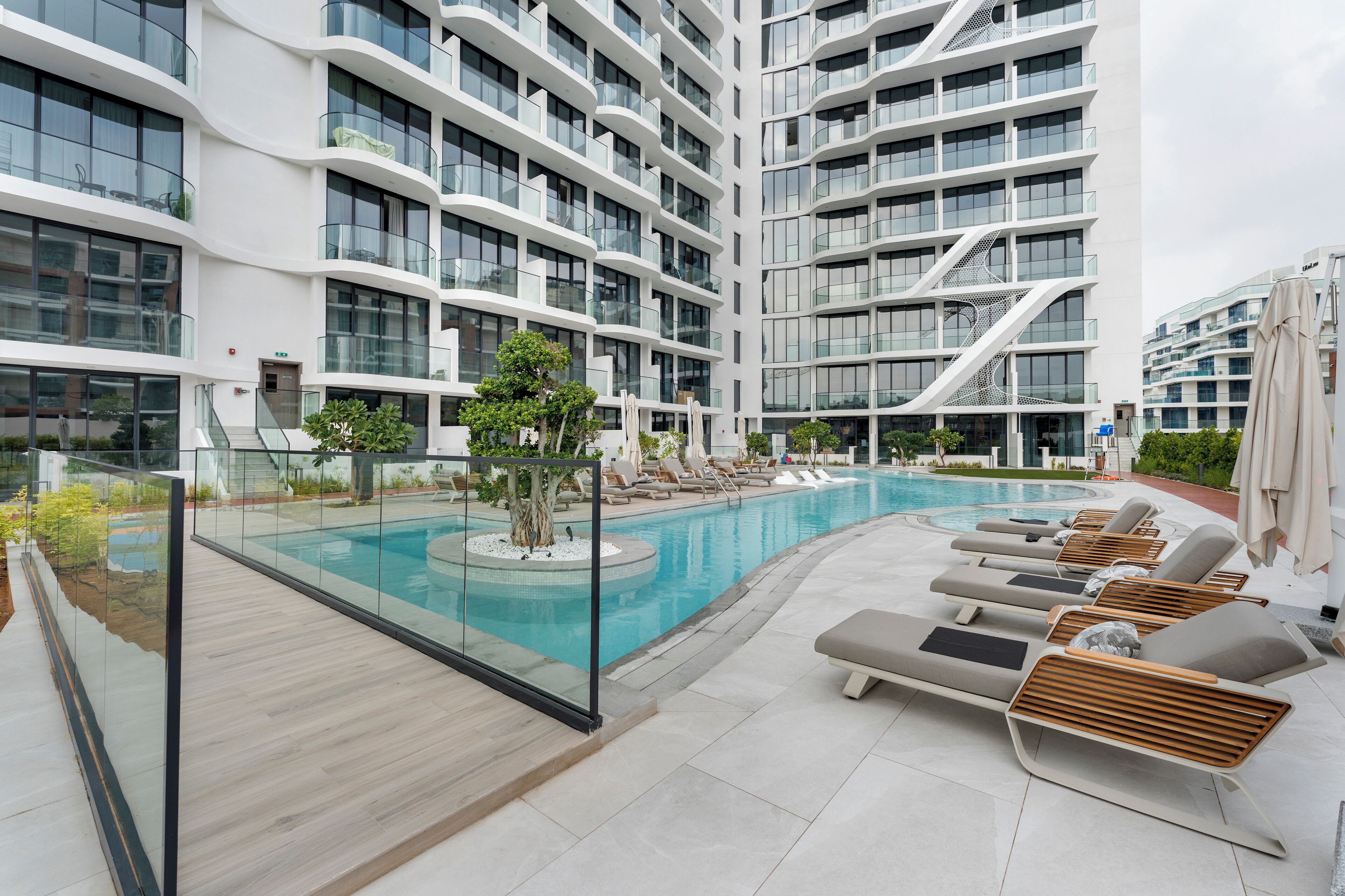 2 kolam renang outdoor