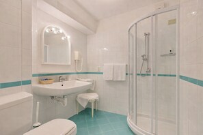 Free toiletries, hair dryer, towels, toilet paper - Hotiday Malcesine Garda (Malcesine)