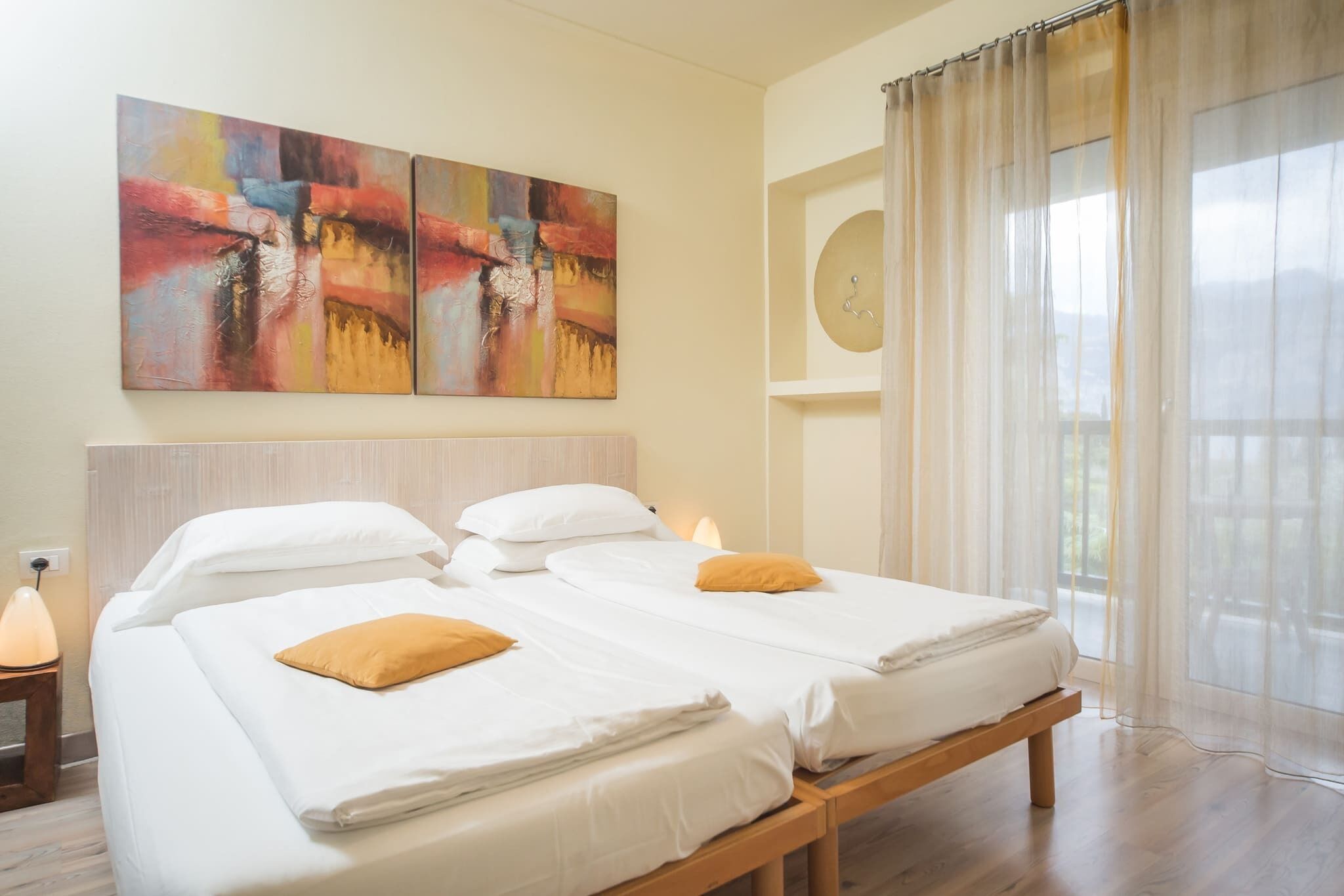 In-room safe, desk, free WiFi