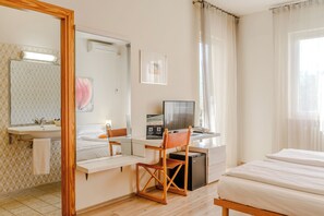 Standard Triple Room, Balcony | In-room safe, desk, free WiFi - Hotiday Malcesine Garda (Malcesine)