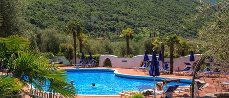 Alberca al aire libre por temporada