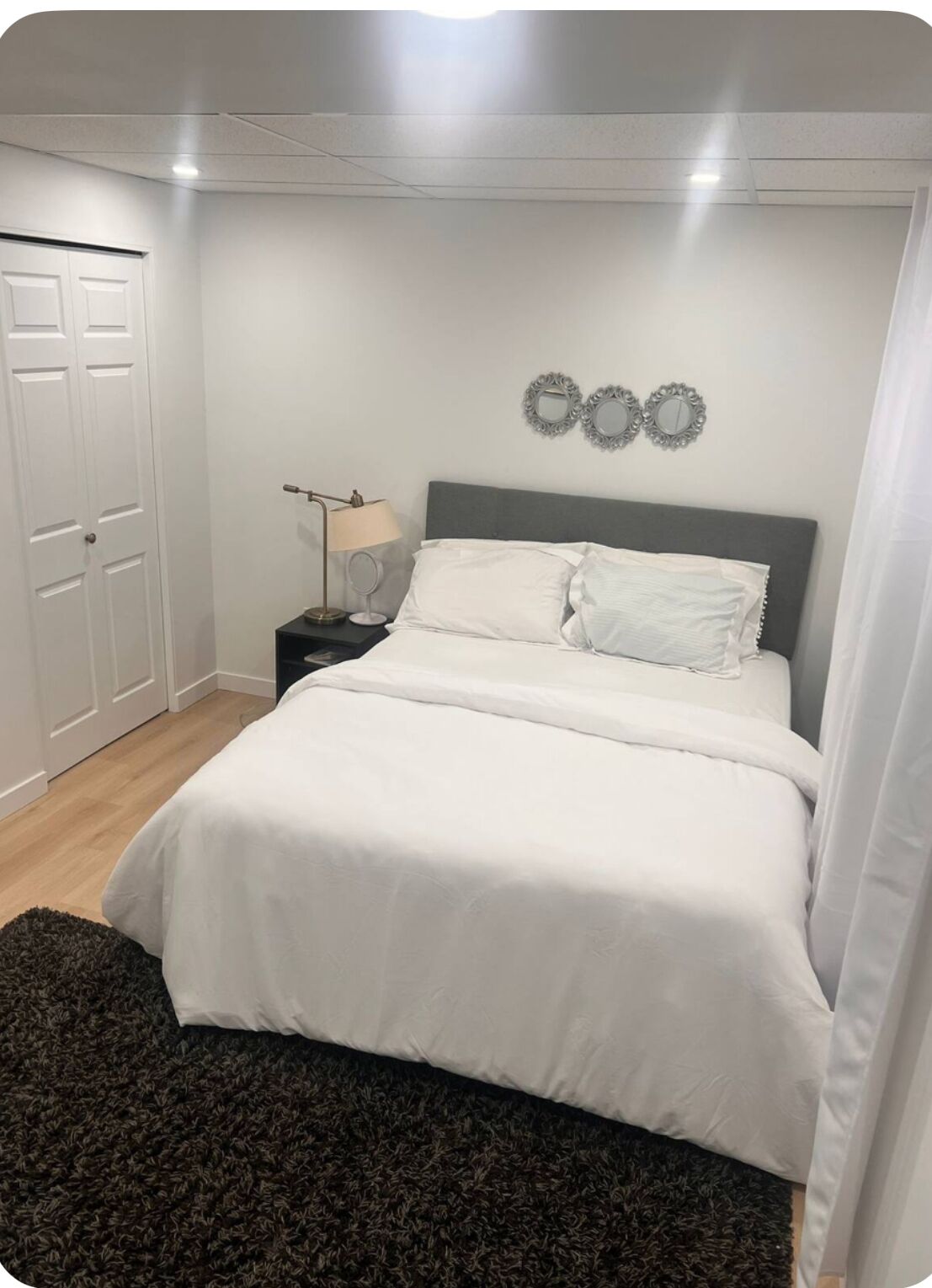 1 soverom, skrivebord, wi-fi (inkludert) og sengetøy