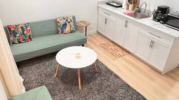 Smart TV, books, stereo