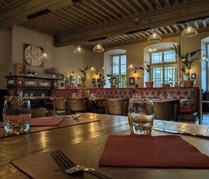 Dining - CHATEAU DE LA POMAREDE (La Pomarède)