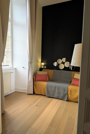 Luxury Suite, Courtyard View | Living area - CHATEAU DE LA POMAREDE (La Pomarède)