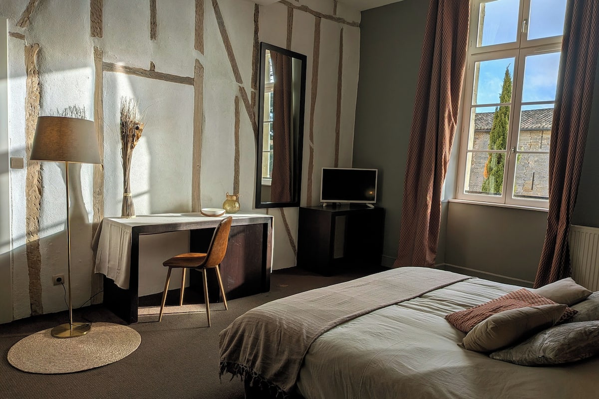 Double or Twin Room, Courtyard View | Desk, laptop workspace, free WiFi