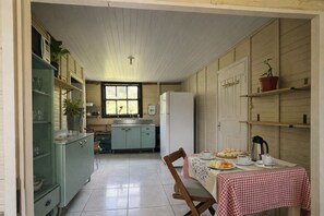 Dining - Casa aMAR - Peace and Nature 1 km from the Sea (Florianópolis)