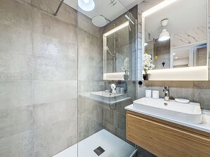 Bathroom - Le Curling B (Val Claret) by Interhome (Tignes)