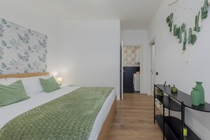 1 Schlafzimmer, Schreibtisch, Bügeleisen/Bügelbrett, Reisekinderbett