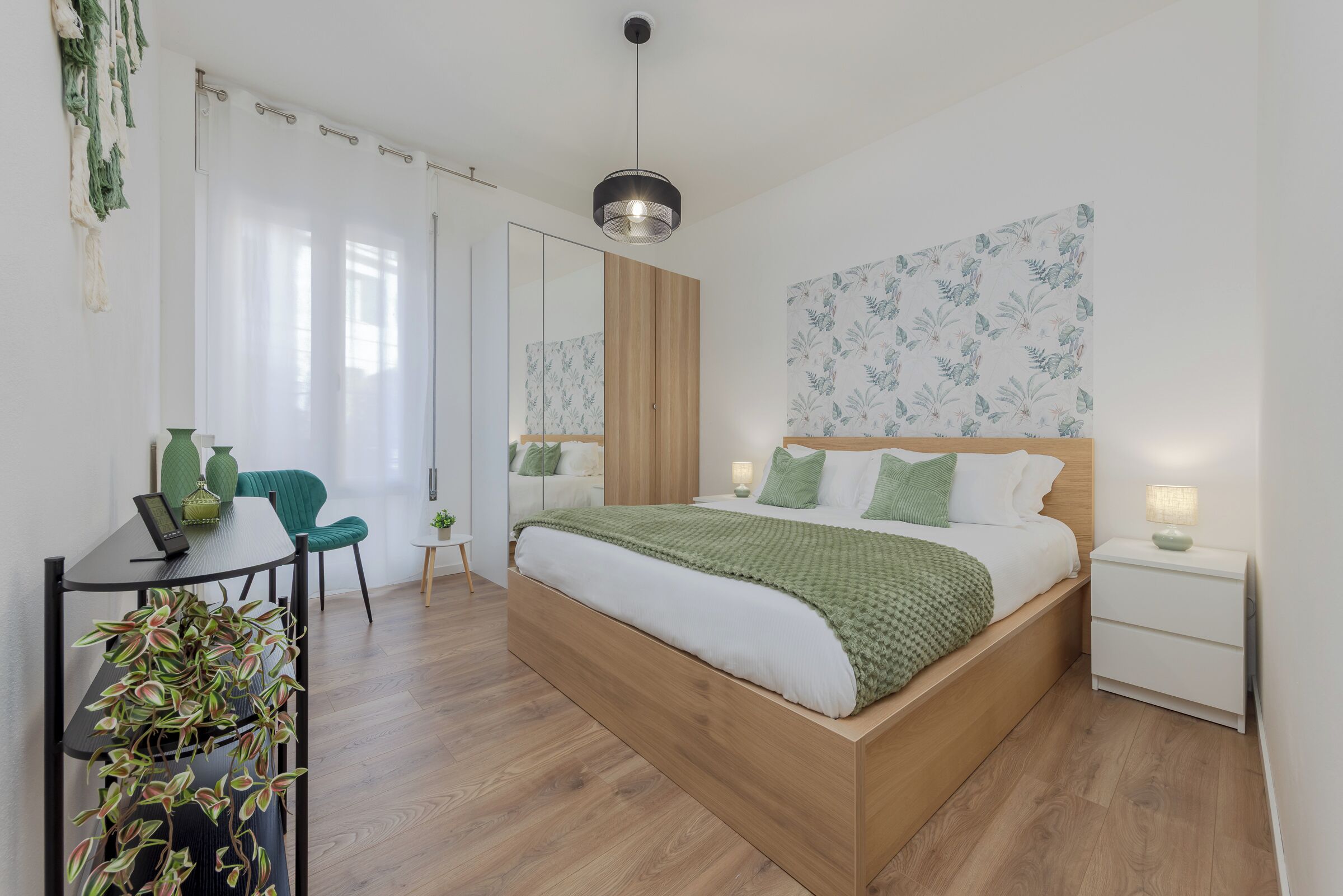 1 Schlafzimmer, Schreibtisch, Bügeleisen/Bügelbrett, Reisekinderbett