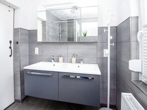 Bathroom - Seeperle by Interhome (Hage)