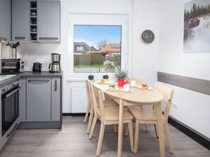 Fridge, microwave, oven, dishwasher - Seeperle by Interhome (Hage)