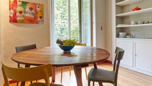 Dining - Cozy City Escape - Stylish & Renovated (Turin)