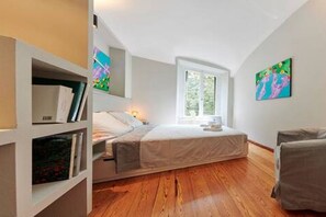 1 camera, una scrivania, culla da viaggio, Wi-Fi gratuito