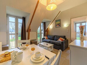 TV - Le Château de Kergonano by Interhome (Baden)